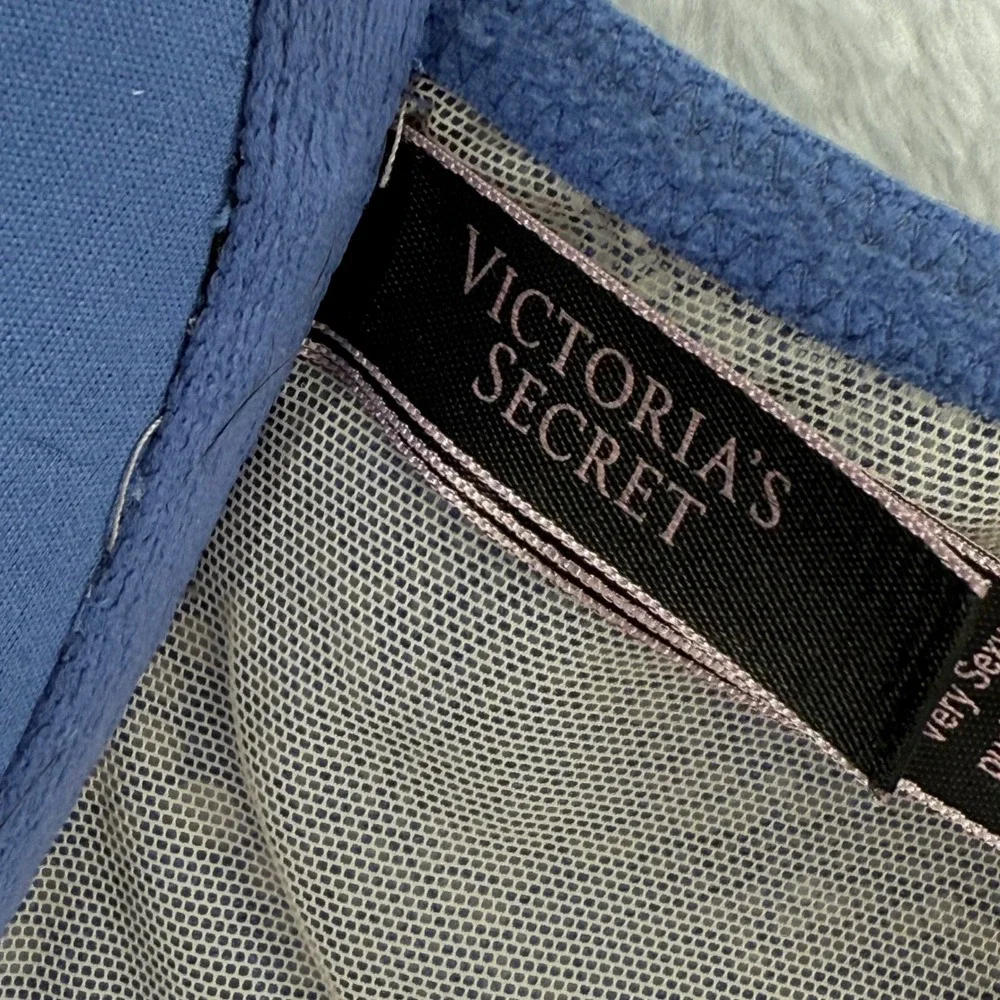 Victoria's Secret Very Sexy Push Up Bra 32DD/E70‎ Blue Lace Criss Cross Back